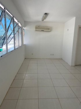 Salas/Conjuntos com 34m² no bairro Menino Deus em Porto Alegre para Alugar