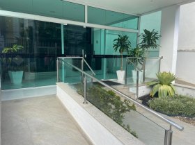 Salas/Conjuntos com 34m² no bairro Menino Deus em Porto Alegre para Alugar