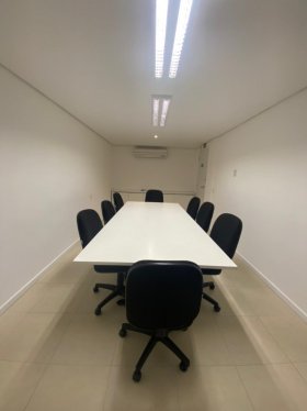 Salas/Conjuntos com 34m² no bairro Menino Deus em Porto Alegre para Alugar