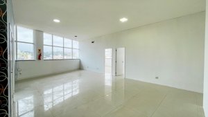 Salas/Conjuntos com 150m² no bairro Azenha em Porto Alegre para Alugar