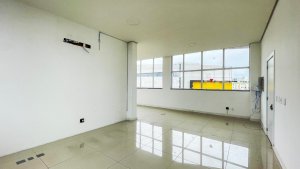 Salas/Conjuntos com 150m² no bairro Azenha em Porto Alegre para Alugar