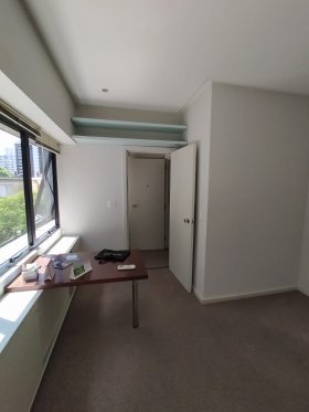 Salas/Conjuntos com 25m² no bairro Petrópolis em Porto Alegre para Alugar