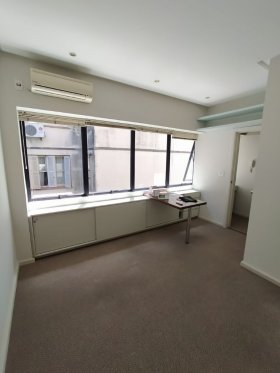 Salas/Conjuntos com 25m² no bairro Petrópolis em Porto Alegre para Alugar