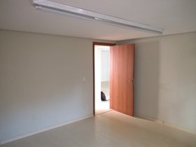 Salas/Conjuntos com 75m² no bairro Higienópolis em Porto Alegre para Alugar