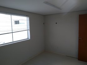 Salas/Conjuntos com 75m² no bairro Higienópolis em Porto Alegre para Alugar