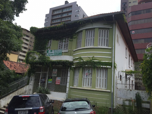 Casa com 260m², 6 dormitórios no bairro Moinhos de Vento em Porto Alegre para Comprar