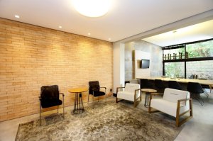 Casa Comercial com 300m², 8 dormitórios no bairro Auxiliadora em Porto Alegre para Alugar
