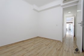 Apartamento com 125m², 3 dormitórios no bairro Jardim Europa em Porto Alegre para Alugar