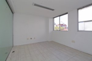Salas/Conjuntos com 130m² no bairro Independência em Porto Alegre para Alugar