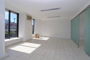 Salas/Conjuntos com 130m² no bairro Independência em Porto Alegre para Alugar