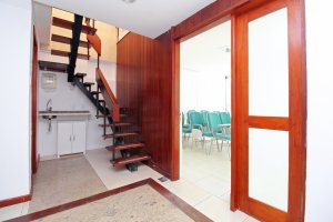 Salas/Conjuntos com 130m² no bairro Independência em Porto Alegre para Alugar