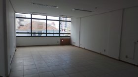 Salas/Conjuntos com 53m² no bairro São Geraldo em Porto Alegre para Alugar