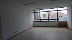 Salas/Conjuntos com 53m² no bairro São Geraldo em Porto Alegre para Alugar