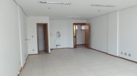 Salas/Conjuntos com 53m² no bairro São Geraldo em Porto Alegre para Alugar