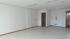 Salas/Conjuntos com 53m² no bairro São Geraldo em Porto Alegre para Alugar