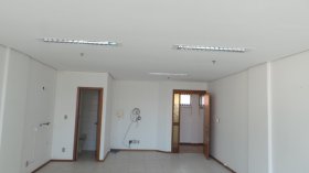 Salas/Conjuntos com 53m² no bairro São Geraldo em Porto Alegre para Alugar