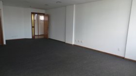 Salas/Conjuntos com 53m² no bairro São Geraldo em Porto Alegre para Alugar