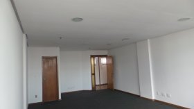 Salas/Conjuntos com 53m² no bairro São Geraldo em Porto Alegre para Alugar