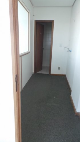 Conjunto/Sala com 53m² no bairro São Geraldo em Porto Alegre para Alugar