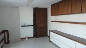 Salas/Conjuntos com 80m² no bairro Moinhos de Vento em Porto Alegre para Alugar