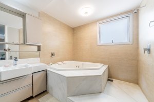 Apartamento com 226m², 3 dormitórios no bairro Jardim Europa em Porto Alegre para Alugar