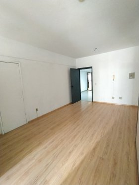 Salas/Conjuntos com 50m² no bairro Petrópolis em Porto Alegre para Alugar