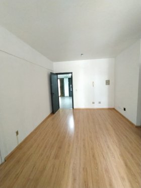 Salas/Conjuntos com 50m² no bairro Petrópolis em Porto Alegre para Alugar