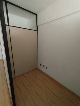 Salas/Conjuntos com 50m² no bairro Petrópolis em Porto Alegre para Alugar