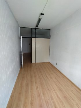 Salas/Conjuntos com 50m² no bairro Petrópolis em Porto Alegre para Alugar