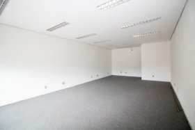 Loja com 54m² no bairro Navegantes em Porto Alegre para Alugar