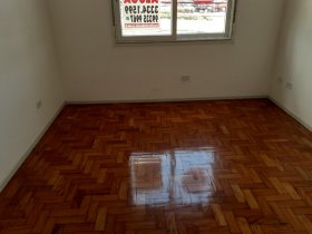 Apartamento com 60m², 2 dormitórios no bairro Vila Ipiranga em Porto Alegre para Alugar