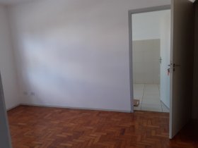 Apartamento com 60m², 2 dormitórios no bairro Vila Ipiranga em Porto Alegre para Alugar