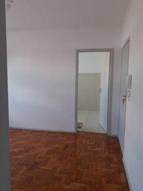 Apartamento com 60m², 2 dormitórios no bairro Vila Ipiranga em Porto Alegre para Alugar