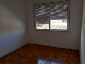 Apartamento com 60m², 2 dormitórios no bairro Vila Ipiranga em Porto Alegre para Alugar