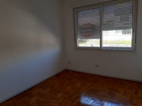 Apartamento com 60m², 2 dormitórios no bairro Vila Ipiranga em Porto Alegre para Alugar