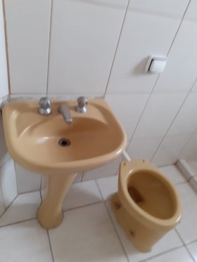 Apartamento com 60m², 2 dormitórios no bairro Vila Ipiranga em Porto Alegre para Alugar