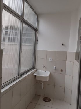 Apartamento com 60m², 2 dormitórios no bairro Vila Ipiranga em Porto Alegre para Alugar