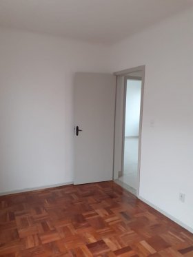 Apartamento com 60m², 2 dormitórios no bairro Vila Ipiranga em Porto Alegre para Alugar