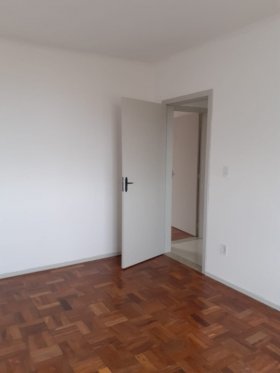 Apartamento com 60m², 2 dormitórios no bairro Vila Ipiranga em Porto Alegre para Alugar