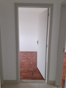 Apartamento com 60m², 2 dormitórios no bairro Vila Ipiranga em Porto Alegre para Alugar