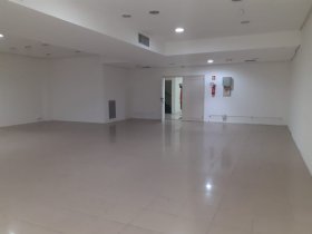 Salas/Conjuntos com 129m² no bairro Navegantes em Porto Alegre para Alugar