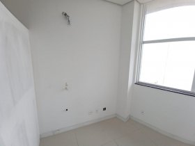 Salas/Conjuntos com 400m² no bairro Azenha em Porto Alegre para Alugar