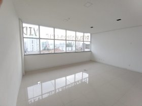 Salas/Conjuntos com 400m² no bairro Azenha em Porto Alegre para Alugar