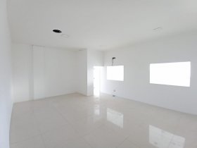 Salas/Conjuntos com 400m² no bairro Azenha em Porto Alegre para Alugar