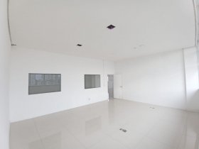 Salas/Conjuntos com 400m² no bairro Azenha em Porto Alegre para Alugar