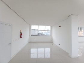 Salas/Conjuntos com 400m² no bairro Azenha em Porto Alegre para Alugar