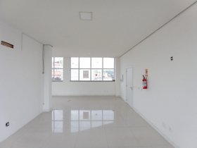 Salas/Conjuntos com 400m² no bairro Azenha em Porto Alegre para Alugar