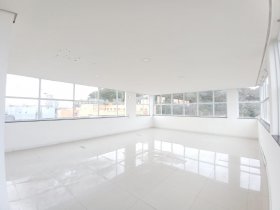 Salas/Conjuntos com 400m² no bairro Azenha em Porto Alegre para Alugar