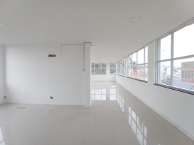 Salas/Conjuntos com 400m² no bairro Azenha em Porto Alegre para Alugar