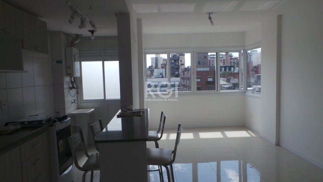 Apartamento com 64m², 2 dormitórios, 1 suíte, 2 vagas no bairro Bom Fim em Porto Alegre para Comprar
